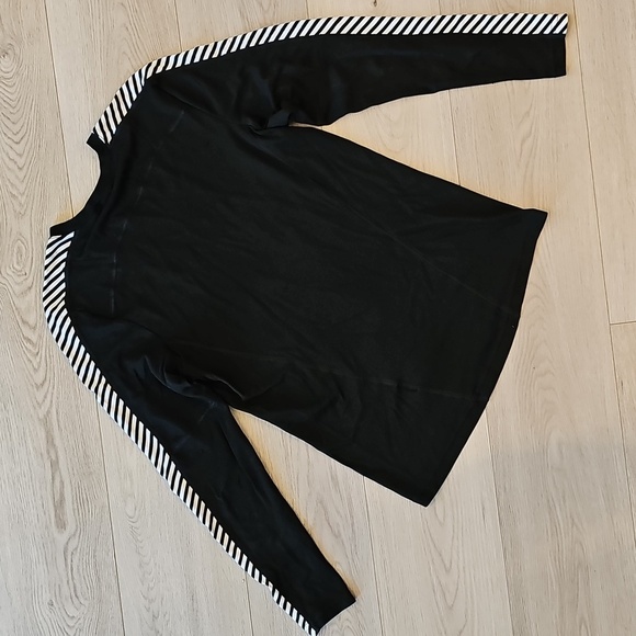 Helly Hansen Women's LIFA Crew Base Layer Long Sleeve, Small **flaws** - Picture 14 of 15